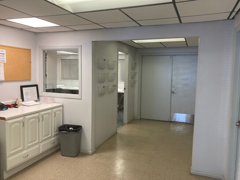 More Photos Of 4763 Broom St, San Antonio Warehouse For Lease