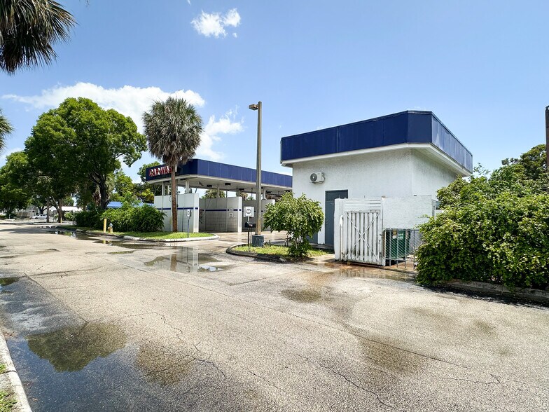 More Photos Of 7841-7899 Pines Blvd, Pembroke Pines Supermarket For Sale