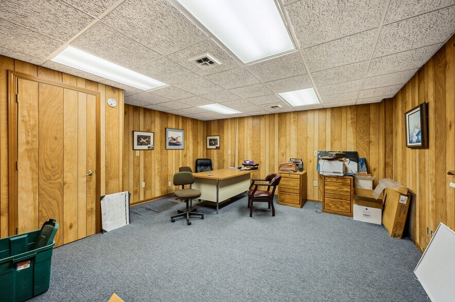 More Photos Of 207 Hawthorne Ave, Saint Joseph Warehouse For Sale