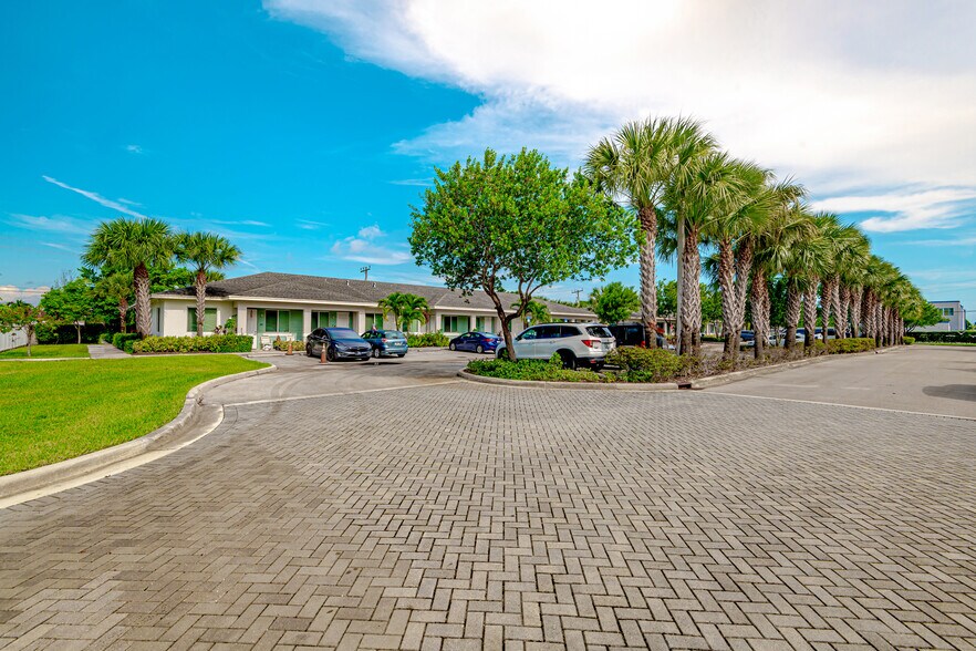 More Photos Of 20690 NW 27th Ave, Miami Gardens Multifamily For Sale