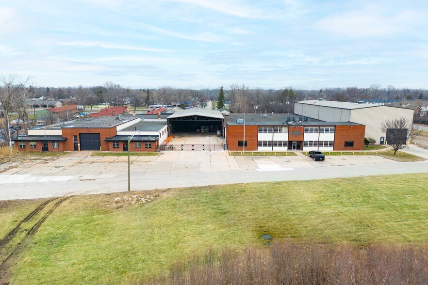 Primary Photo Of 28530 Reynolds St, Inkster Manufacturing For Sale
