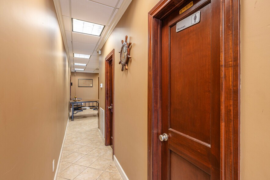 More Photos Of 1340 Highway 3 S, League City Freestanding For Sale