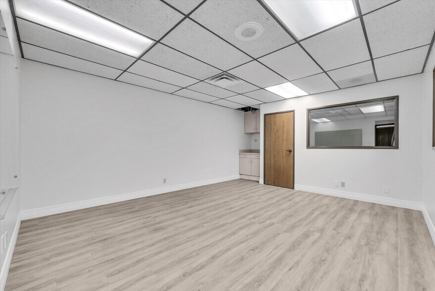 More Photos Of 15384 Arrow Blvd, Fontana Office For Lease