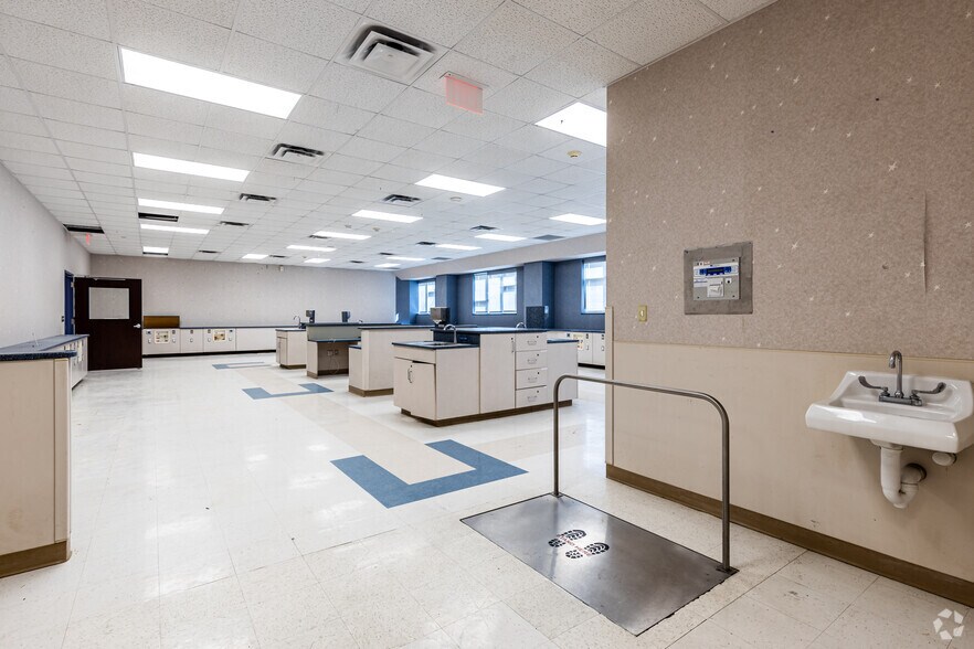 More Photos Of 501 Oak St, Leavenworth Medical For Lease