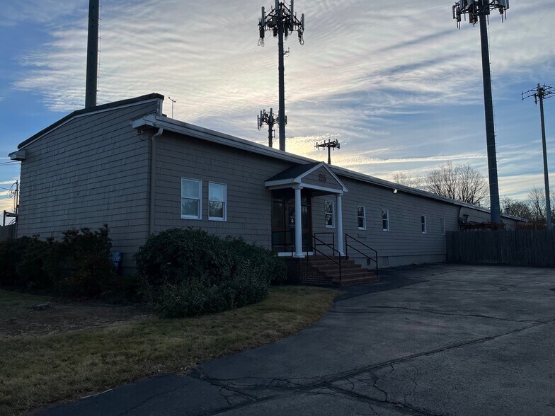 More Photos Of 25 Brigham St, Westborough Distribution For Lease