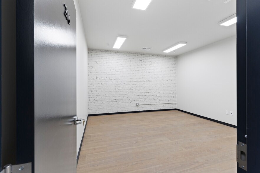 More Photos Of 939 10th St, Modesto Storefront Retail Office For Lease