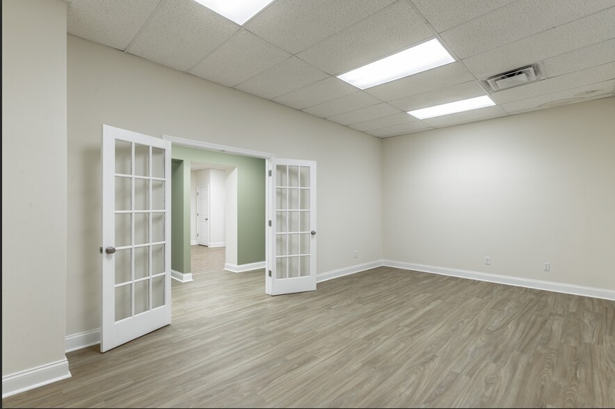 More Photos Of 403 Chickamauga Ave, Rossville Loft Creative Space For Lease