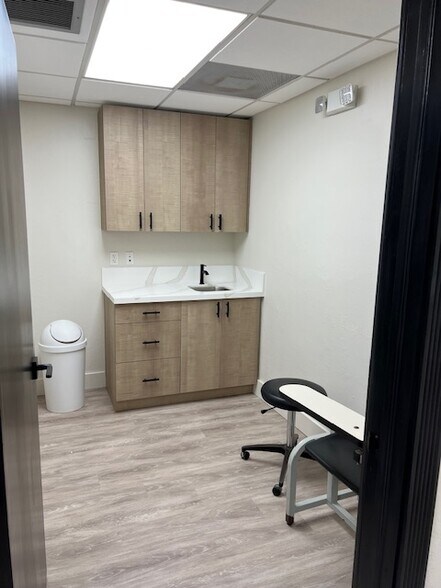 More Photos Of 4050 Sheridan St, Hollywood Medical For Lease