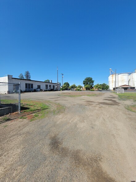 More Photos Of 110 E Broadway Ave, Reardan Service Station For Sale