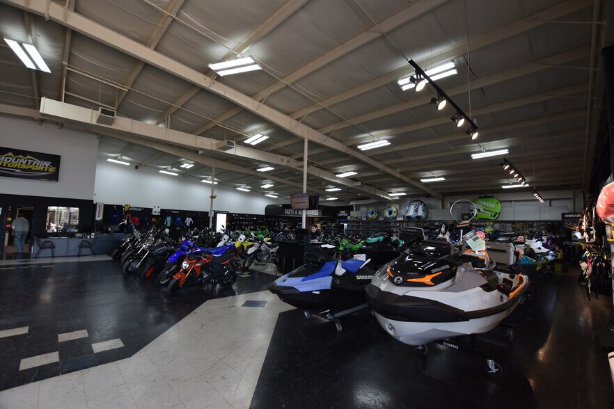 More Photos Of 4917 Highway 58, Chattanooga Auto Dealership For Lease