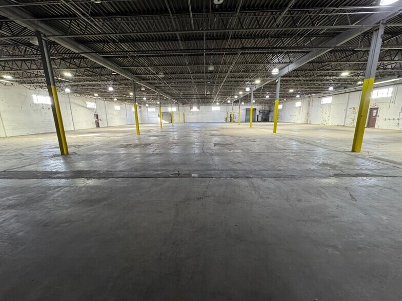 More Photos Of 120 Commerce Rd, Carlstadt Manufacturing For Lease