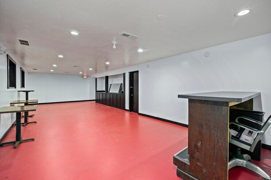 More Photos Of 8741 W Ridge Rd, Elyria General Retail For Sale