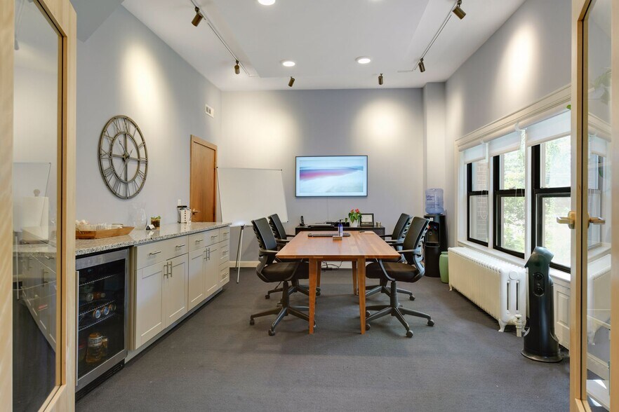 More Photos Of 2124 Dupont Ave S, Minneapolis Loft Creative Space For Lease