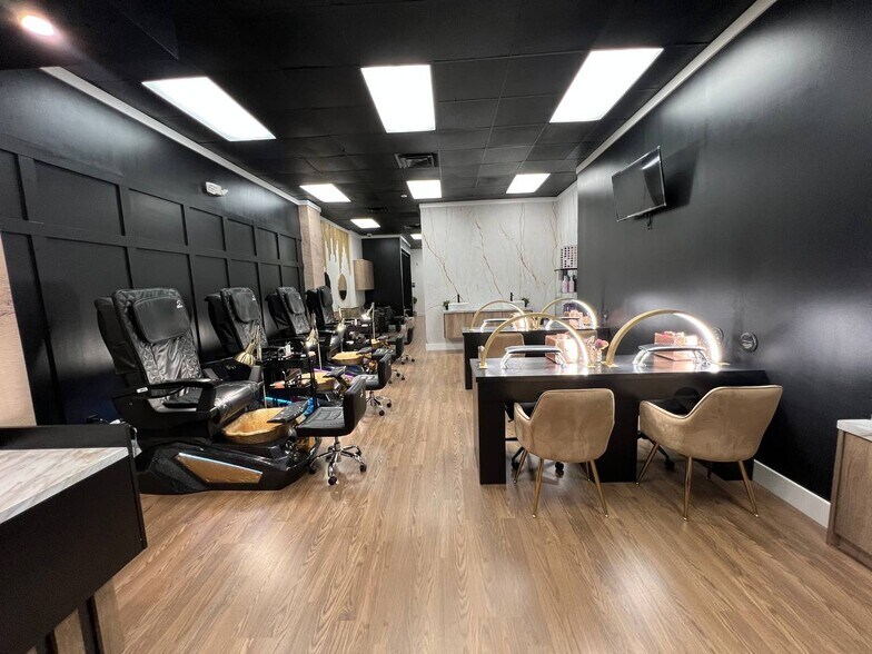 More Photos Of 14650 Gatorland Dr, Orlando General Retail For Sale