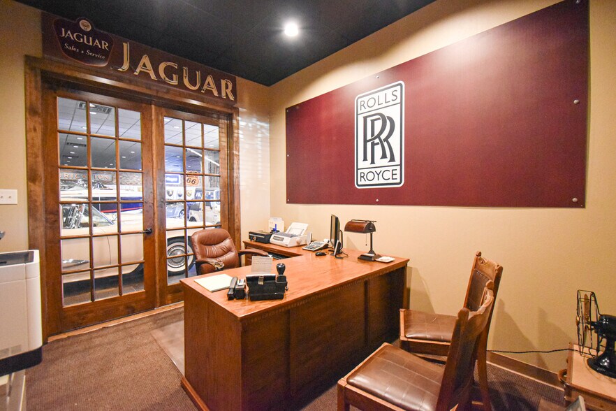 More Photos Of 7906 S Broadway Ave, Tyler Office Residential For Lease