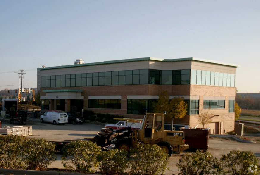 More Photos Of 100 Prairie Center Dr, Eden Prairie Office For Lease