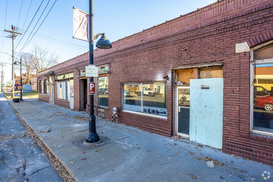 More Photos Of 3523 6th Ave, Des Moines Storefront For Sale