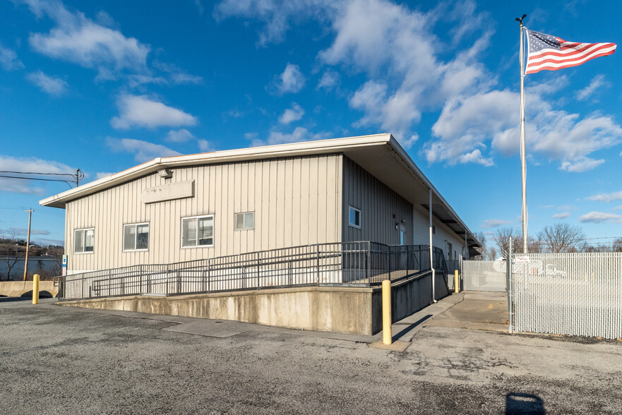 Primary Photo Of 2661 Leisczs Bridge Rd, Leesport Truck Terminal For Lease