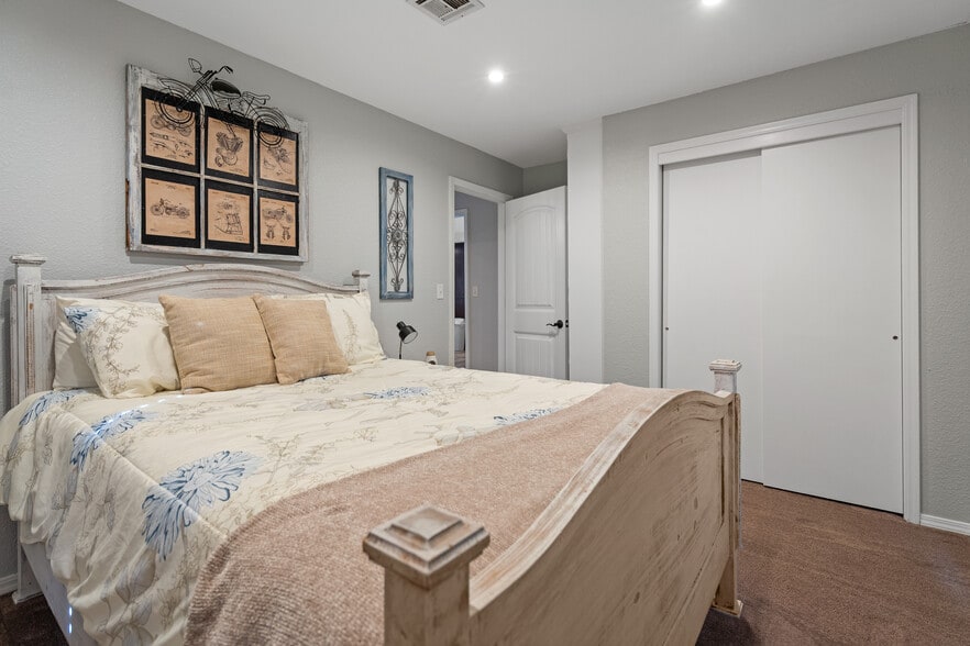 More Photos Of 3133 Chickasaw Trl, Sulphur Restaurant For Sale