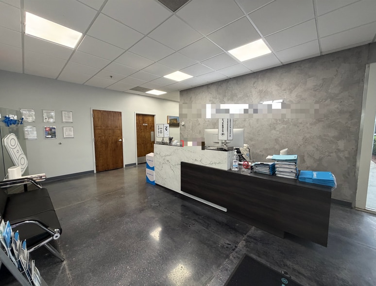 More Photos Of 8010 Sunport Dr, Orlando Light Distribution For Sale