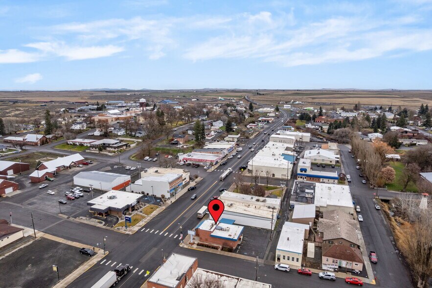 More Photos Of 639 Morgan St, Davenport Bank For Lease