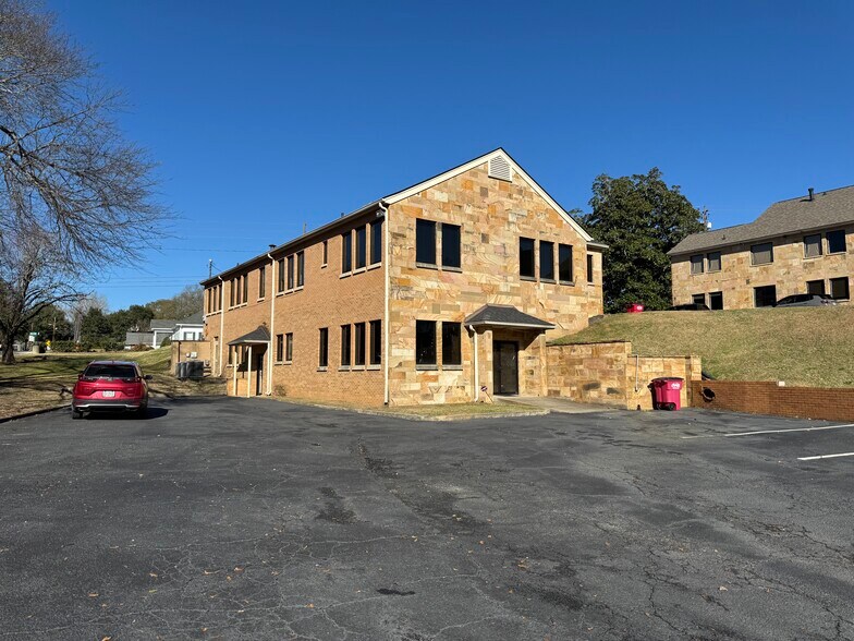 More Photos Of 2370 Vineville Ave, Macon-Bibb Office Residential For Lease