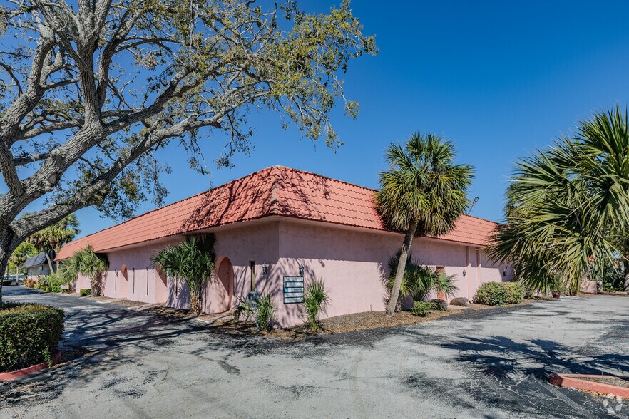 Primary Photo Of 6449 38th Ave, Saint Petersburg Medical For Lease