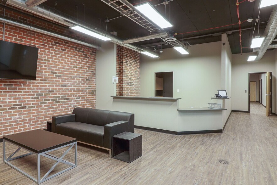 More Photos Of 929 Childs St, Wheaton Warehouse For Sale