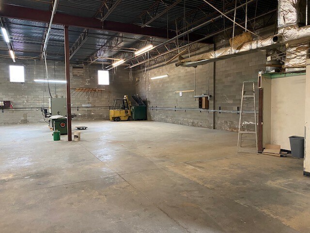 More Photos Of 1940 W Adriatic Pl, Englewood Warehouse For Lease