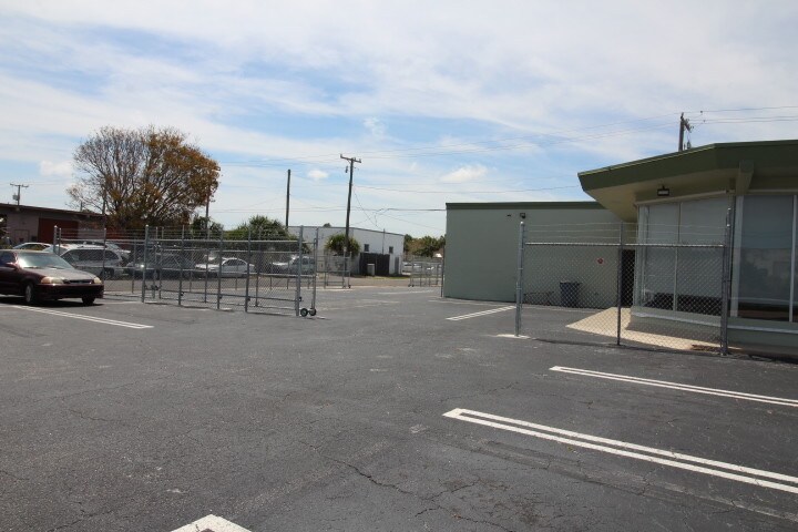 More Photos Of 609 N Railroad Ave, Boynton Beach Warehouse For Lease