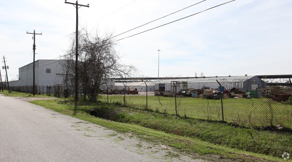 More Photos Of 6011-6019 Gold St, Houston Warehouse For Sale