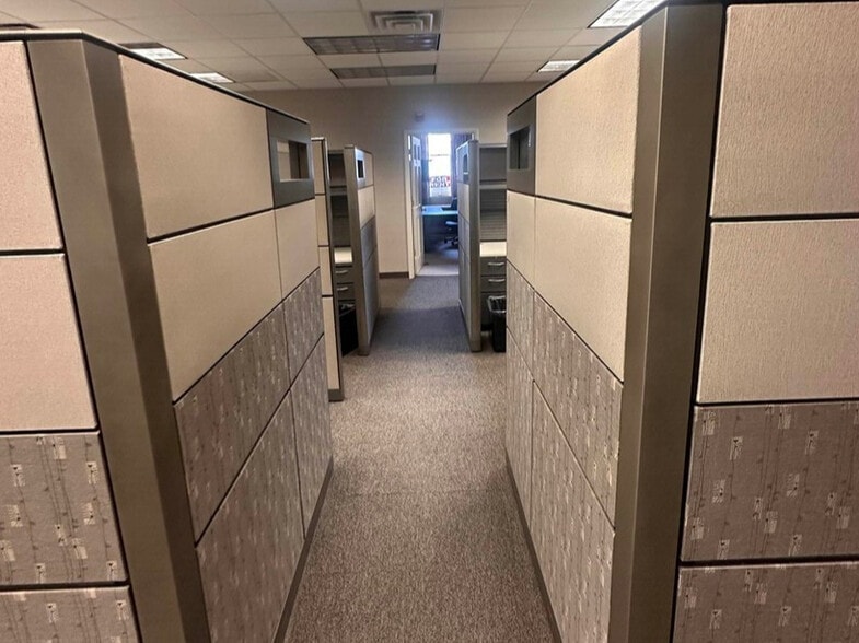 More Photos Of 1730 N Limestone St, Springfield Loft Creative Space For Lease