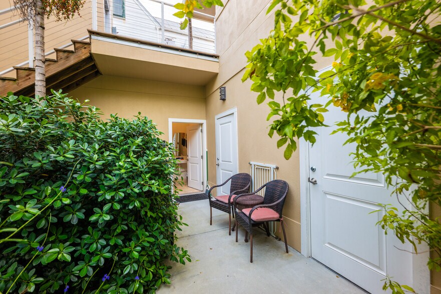 More Photos Of 1028 Truman Ave, Key West Storefront Retail Residential For Sale