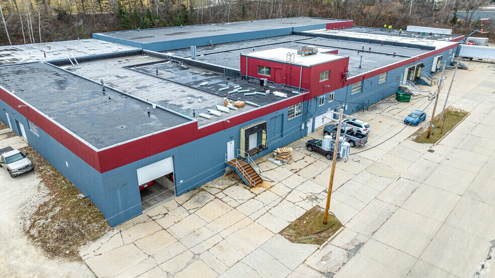 More Photos Of 1515 Ellis St, Waukesha Manufacturing For Lease