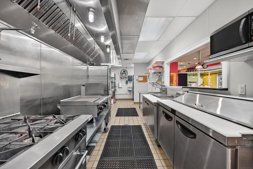 More Photos Of 742 Amity Rd, Bethany Freestanding For Sale