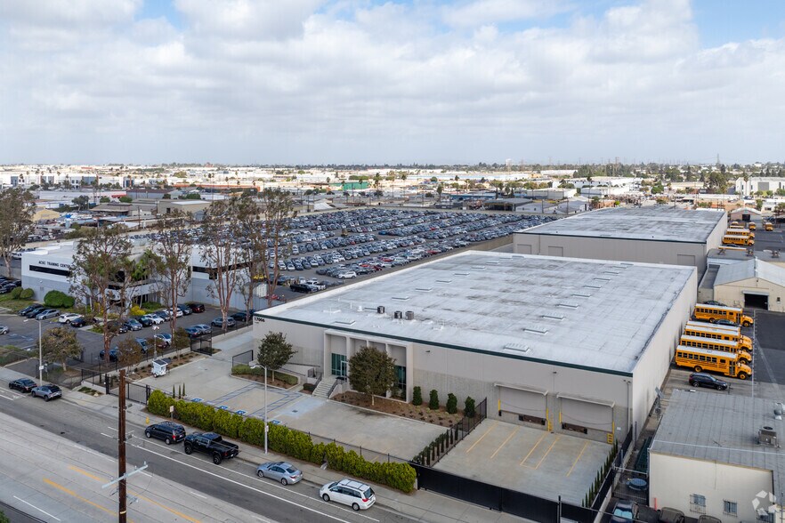 More Photos Of 17006 S Figueroa St, Gardena Warehouse For Lease