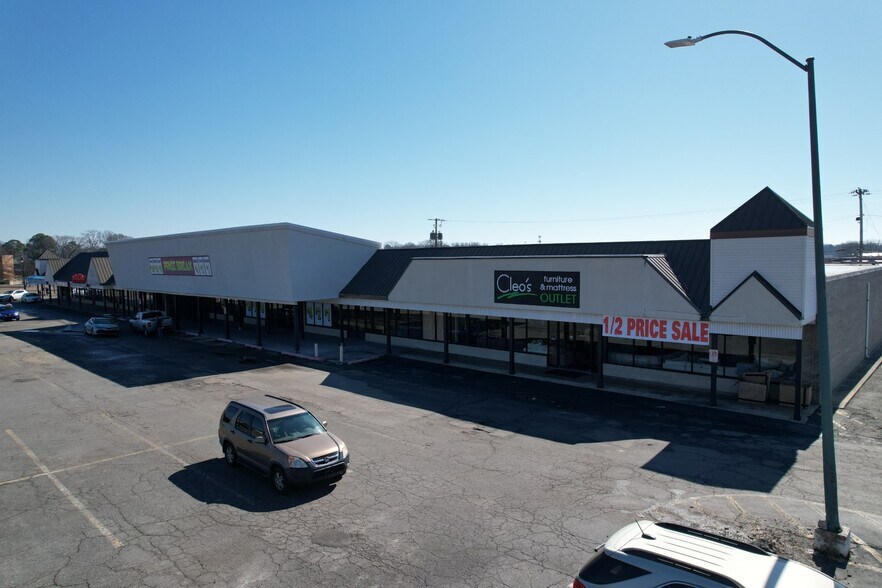 More Photos Of 915 W Main St, Jacksonville Freestanding For Sale