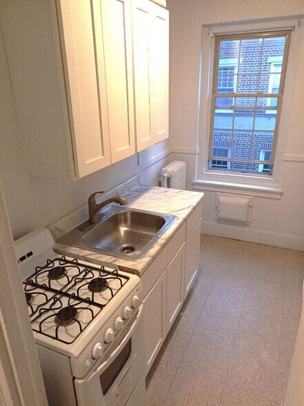 More Photos Of 144 Grove St, Waterbury Apartments For Sale