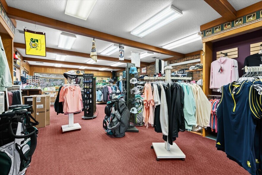 More Photos Of 9512 E Lippincott Blvd, Davison Golf Course Driving Range For Sale