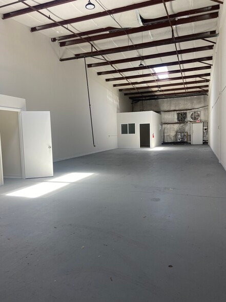 More Photos Of 2280 Avocado Ave, Melbourne Warehouse For Lease
