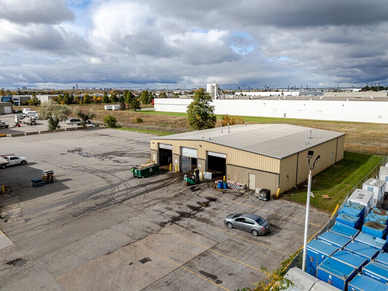 More Photos Of 6900 Tranmere Dr, Mississauga Warehouse For Lease