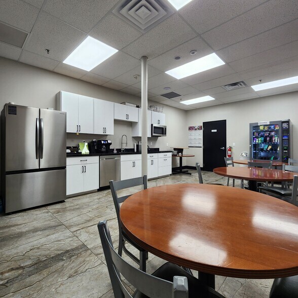 More Photos Of 2340 N 34th Dr, Phoenix Manufacturing For Sale
