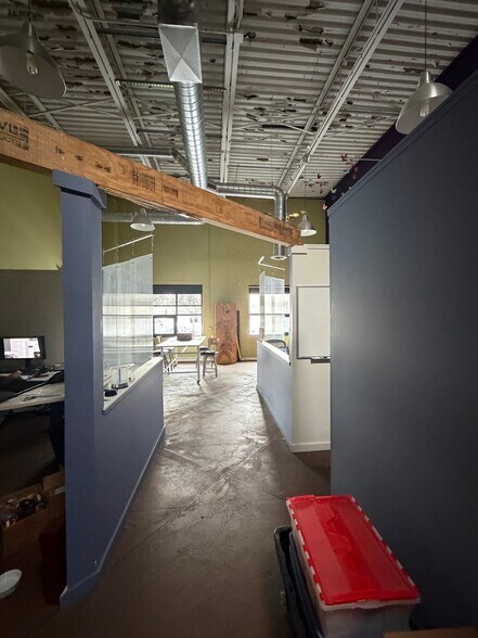 More Photos Of 2625-2675 Nakota Rd, Royal Oak Warehouse For Lease