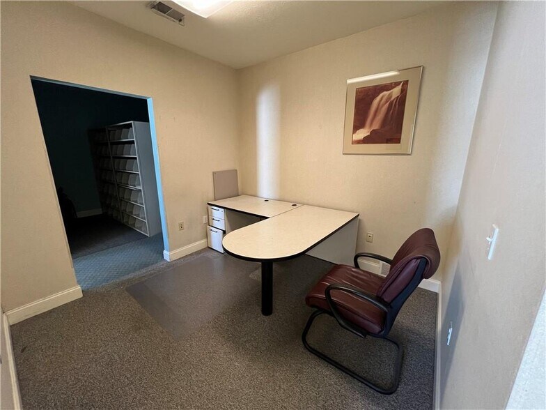 More Photos Of 93 Boundary Ln, Beaver Office For Sale
