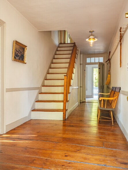 More Photos Of 16 Hudson St, Kinderhook Storefront Retail Residential For Lease