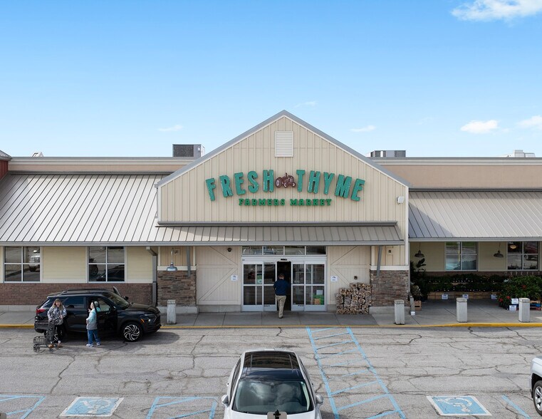 More Photos Of 220 S Creasy Ln, Lafayette Supermarket For Sale