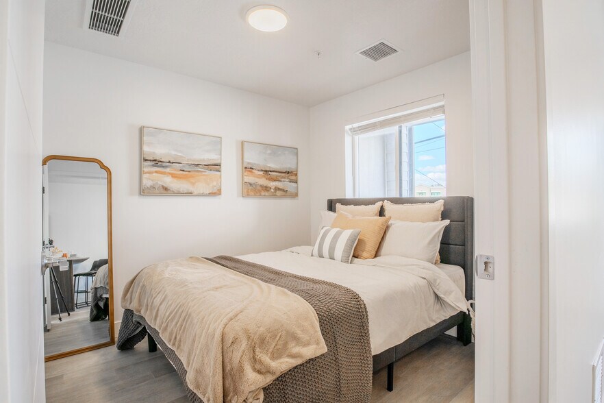 More Photos Of 230 S State St, Clearfield Apartments For Sale