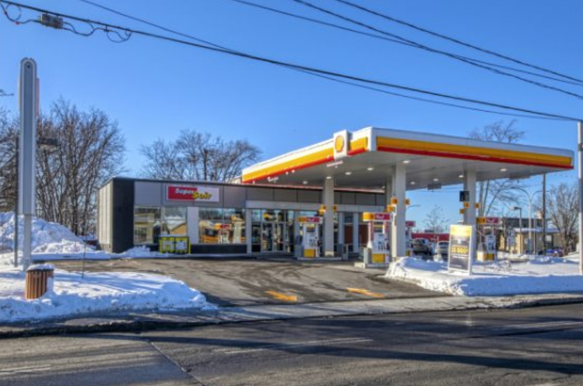 Primary Photo Of 185 Boul Curé-Labelle, Laval Service Station For Sale