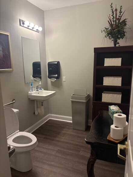 More Photos Of 107 Colony Park Dr, Cumming Office For Lease