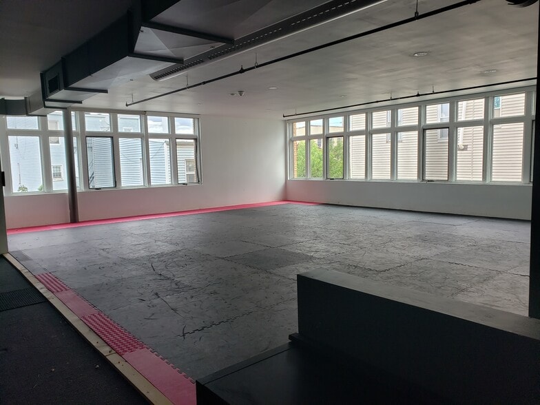 More Photos Of 2000 West St, Union City Office Residential For Lease